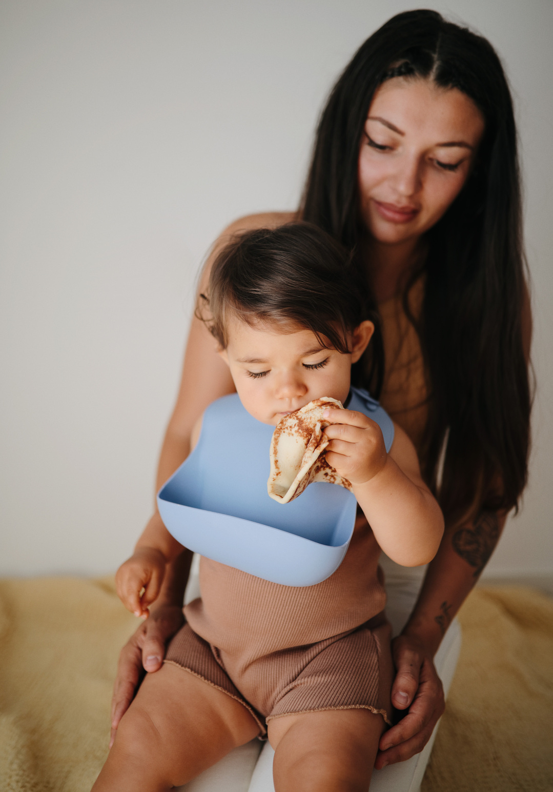 MUSHIE - Mushie Σαλιάρα Σιλικόνης Letters