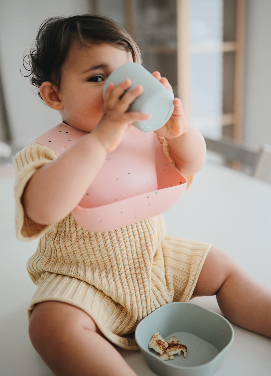 MUSHIE - Mushie Σαλιάρα Σιλικόνης Cambridge Blue Confetti