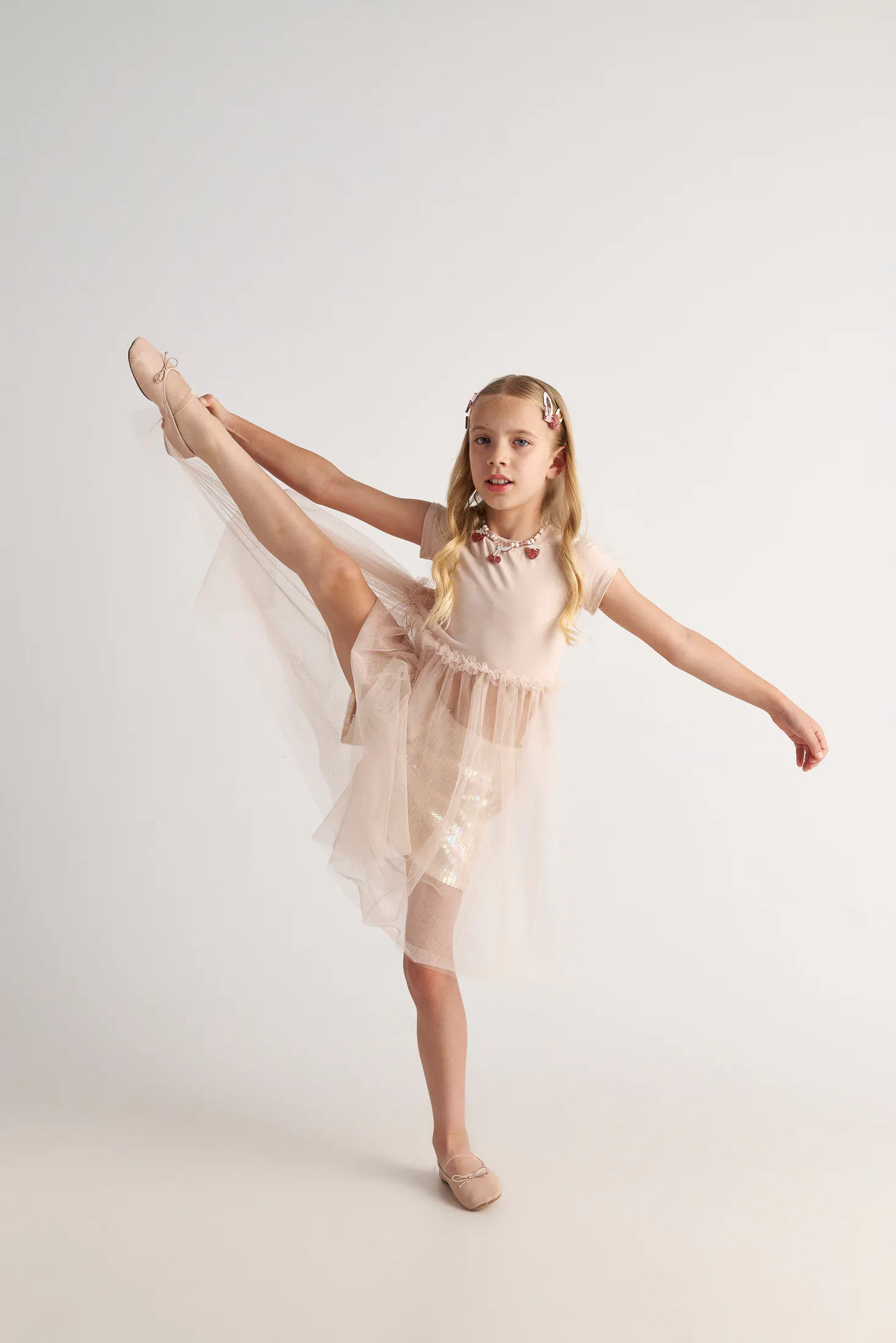 TWO IN A CASTLE - Two In A Castle Σετ Τοπ Τούλι Σορτς Παγιέτες